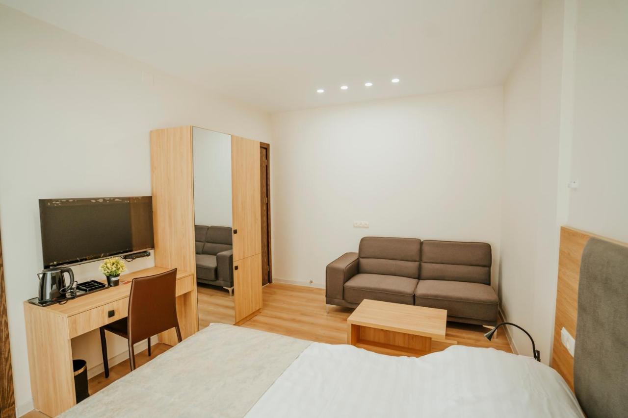 West Apart Hotel Batoemi Buitenkant foto