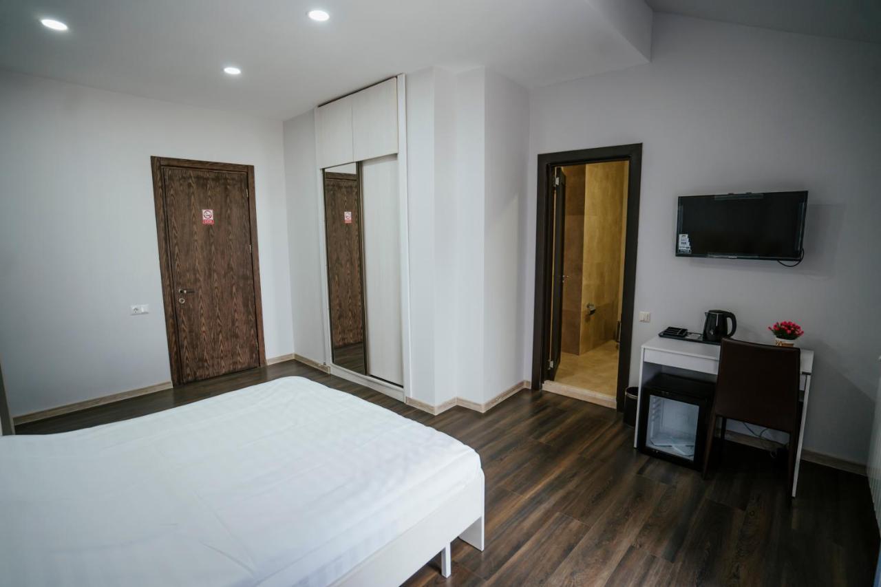West Apart Hotel Batoemi Buitenkant foto