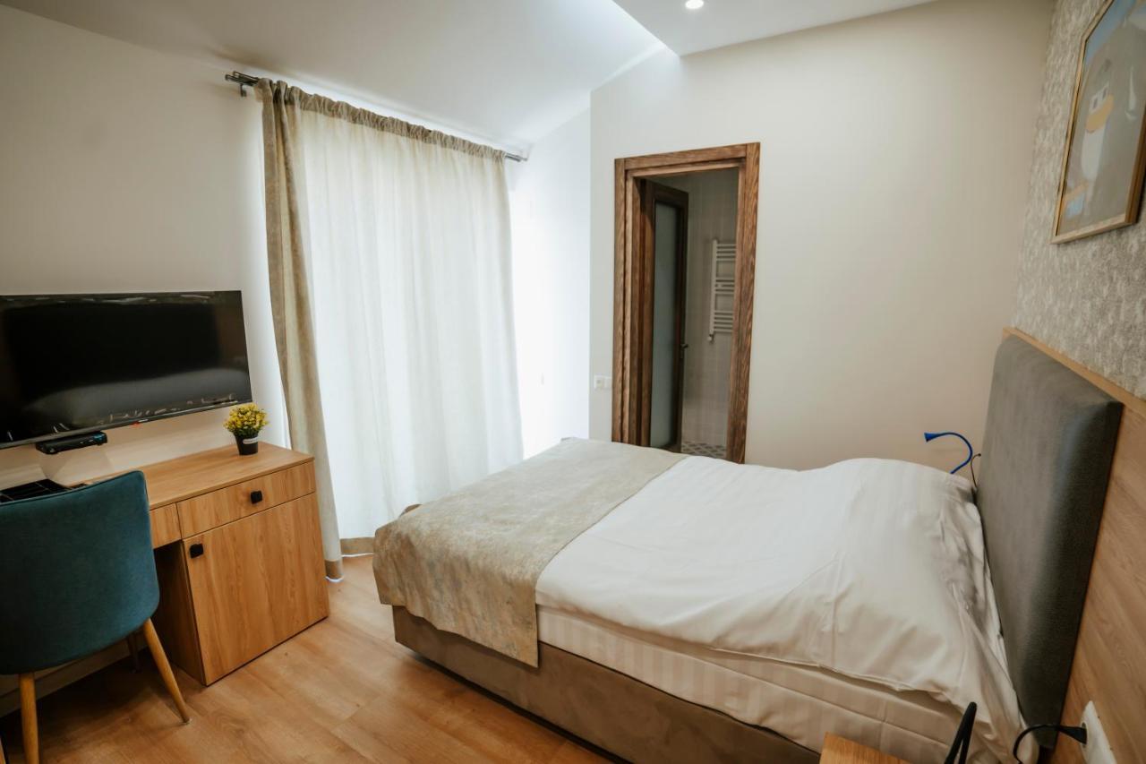 West Apart Hotel Batoemi Buitenkant foto