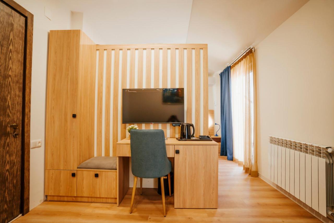 West Apart Hotel Batoemi Buitenkant foto