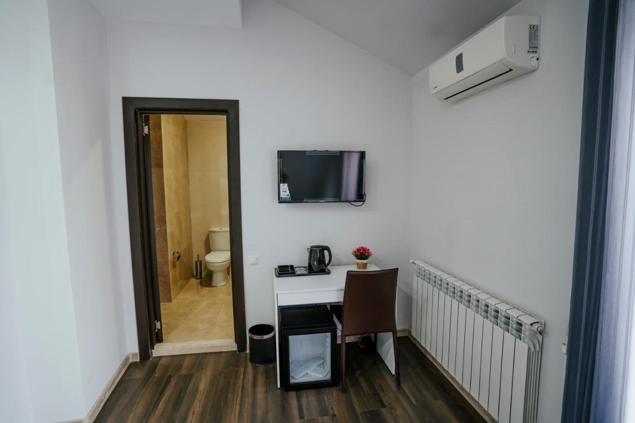 West Apart Hotel Batoemi Buitenkant foto