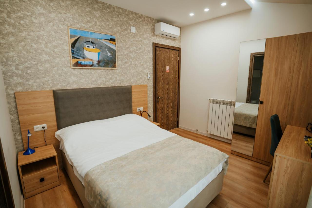 West Apart Hotel Batoemi Buitenkant foto