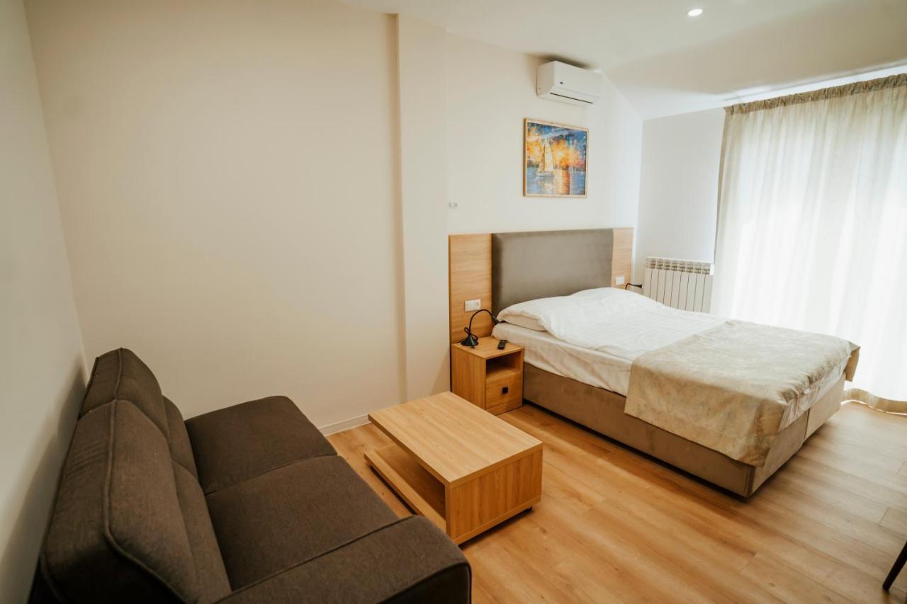 West Apart Hotel Batoemi Buitenkant foto